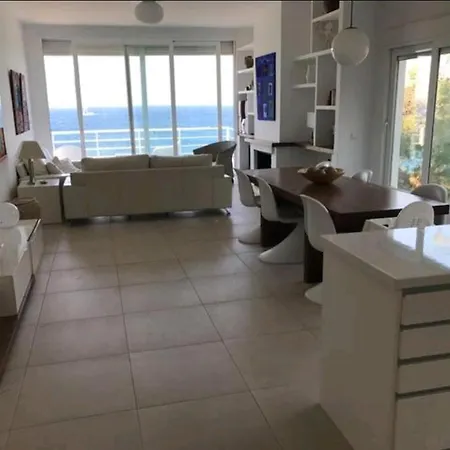 Bed And Breakfast On The Beach 2 *