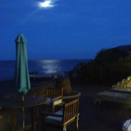 فندق مبيت وإفطار Bed And Breakfast On The Beach 2