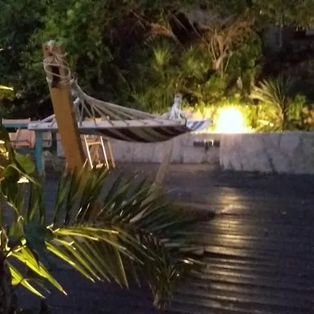 فندق مبيت وإفطار Bed And Breakfast On The Beach 2 *